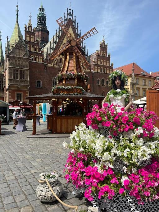 Rynek Pod Fredra Apartment *